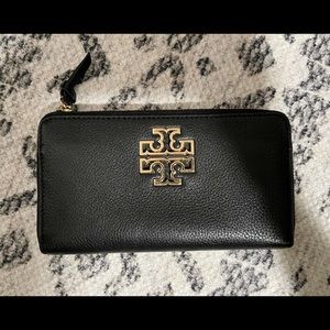 Tory Burch Zip Wallet 🖤